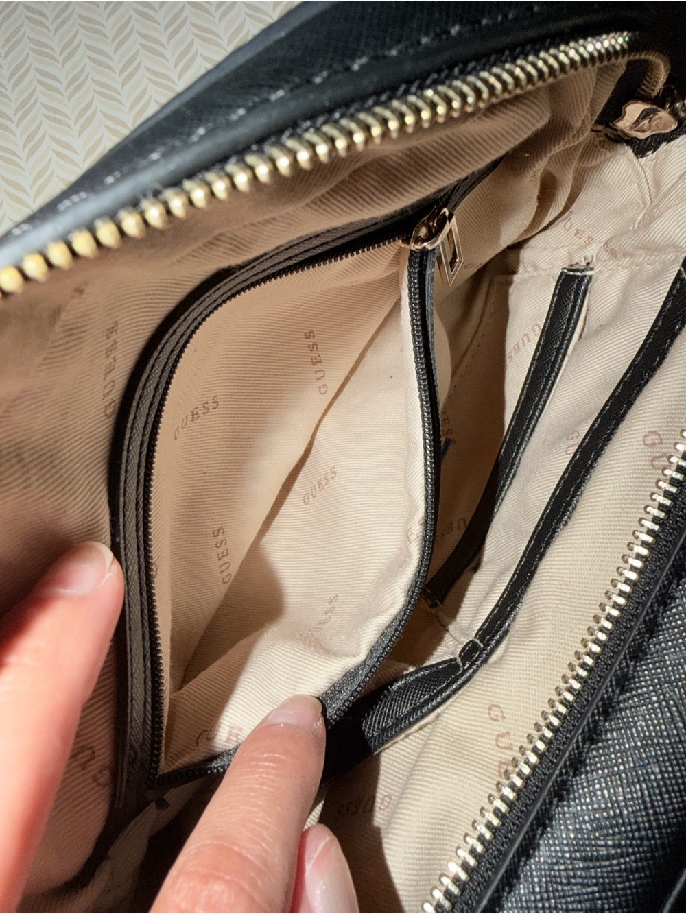 GUESS Los Angeles Black Crossbody Bag - Picture 8 of 14